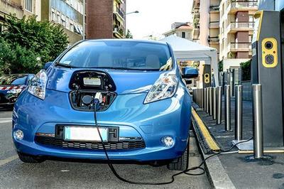 新能源電動(dòng)汽車半路沒(méi)電應(yīng)急指南